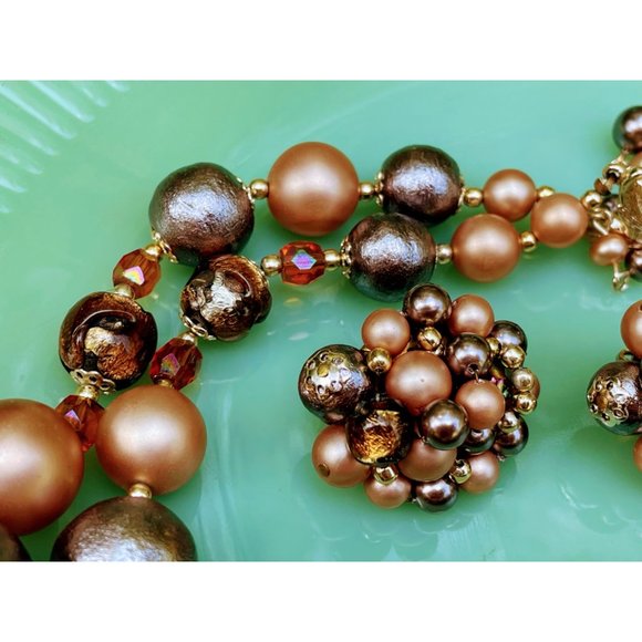 Vintage 1950s 2 Strand Beaded Necklace cluster clip earrings Set - Picture 12 of 16